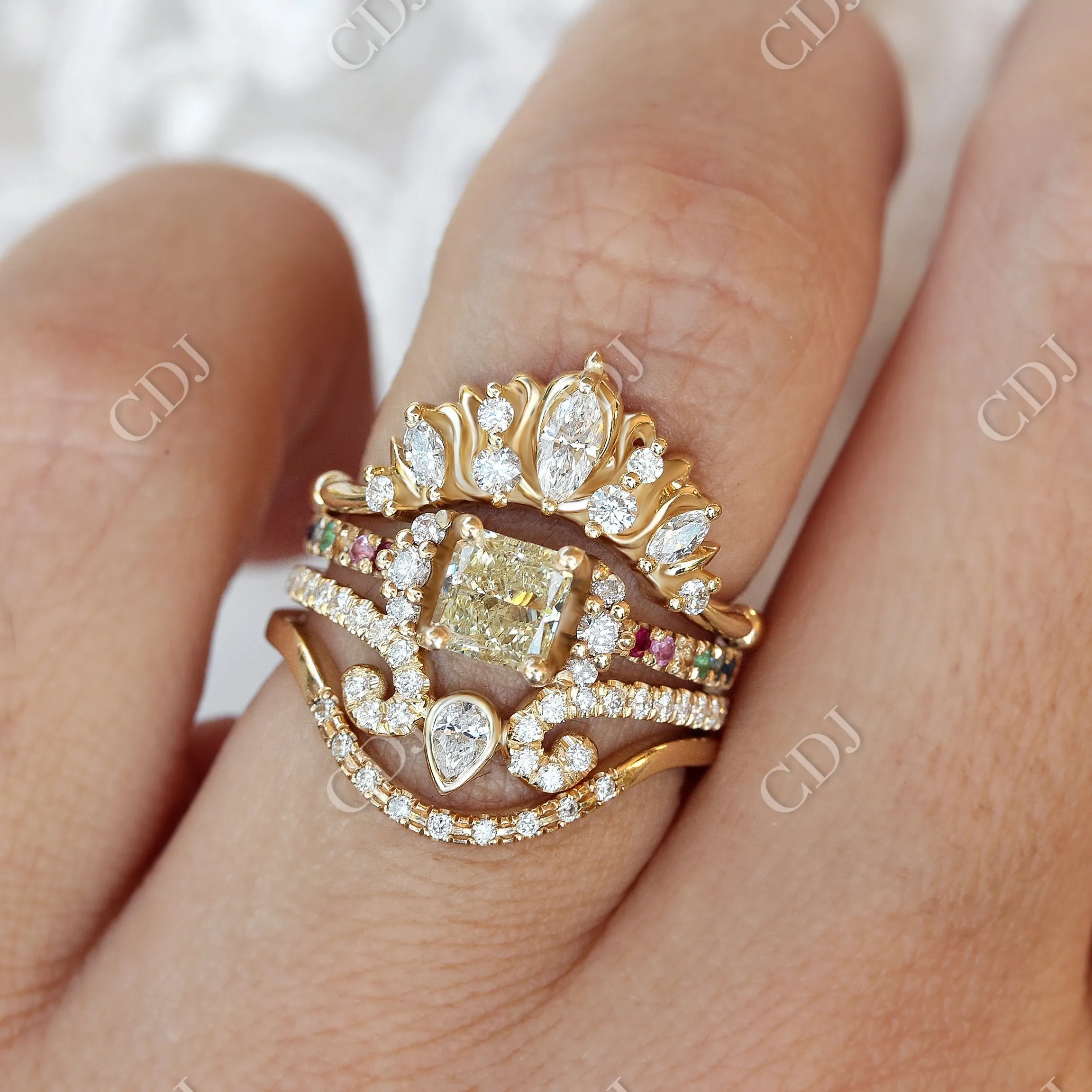 0.05CTW Unique Curved Delicate Natural Diamond Wedding Ring