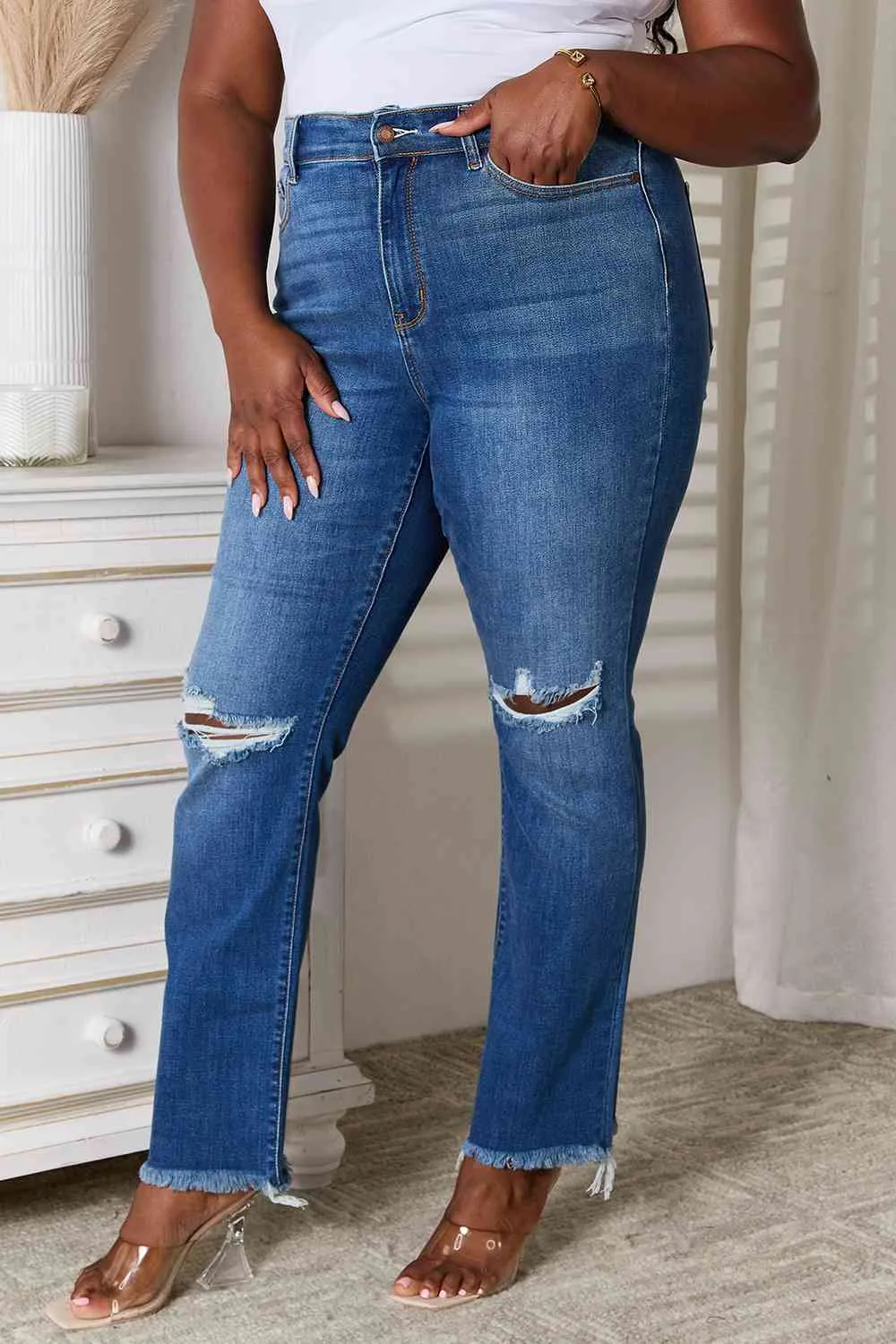 *APP EXCLUSIVE* Judy Blue Distressed Raw Hem Jeans