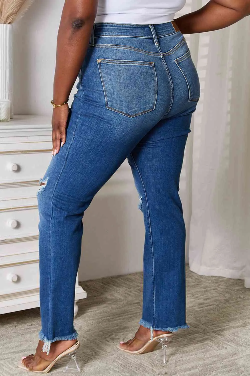 *APP EXCLUSIVE* Judy Blue Distressed Raw Hem Jeans