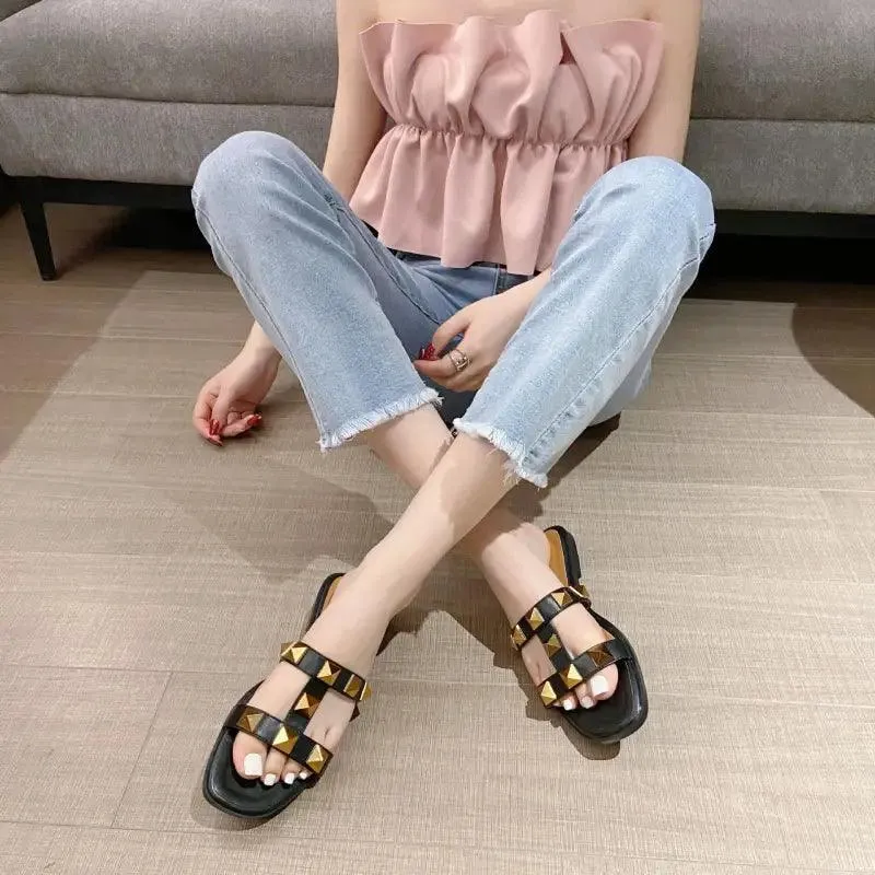 Chic Rivet-Embellished Flat Shoes for Trendy Women