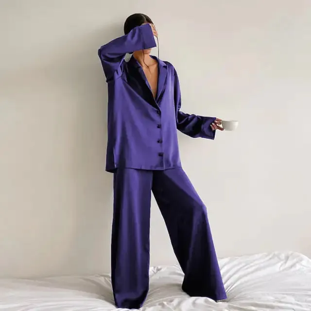 Olivia Silk Low-Cut Pajamas